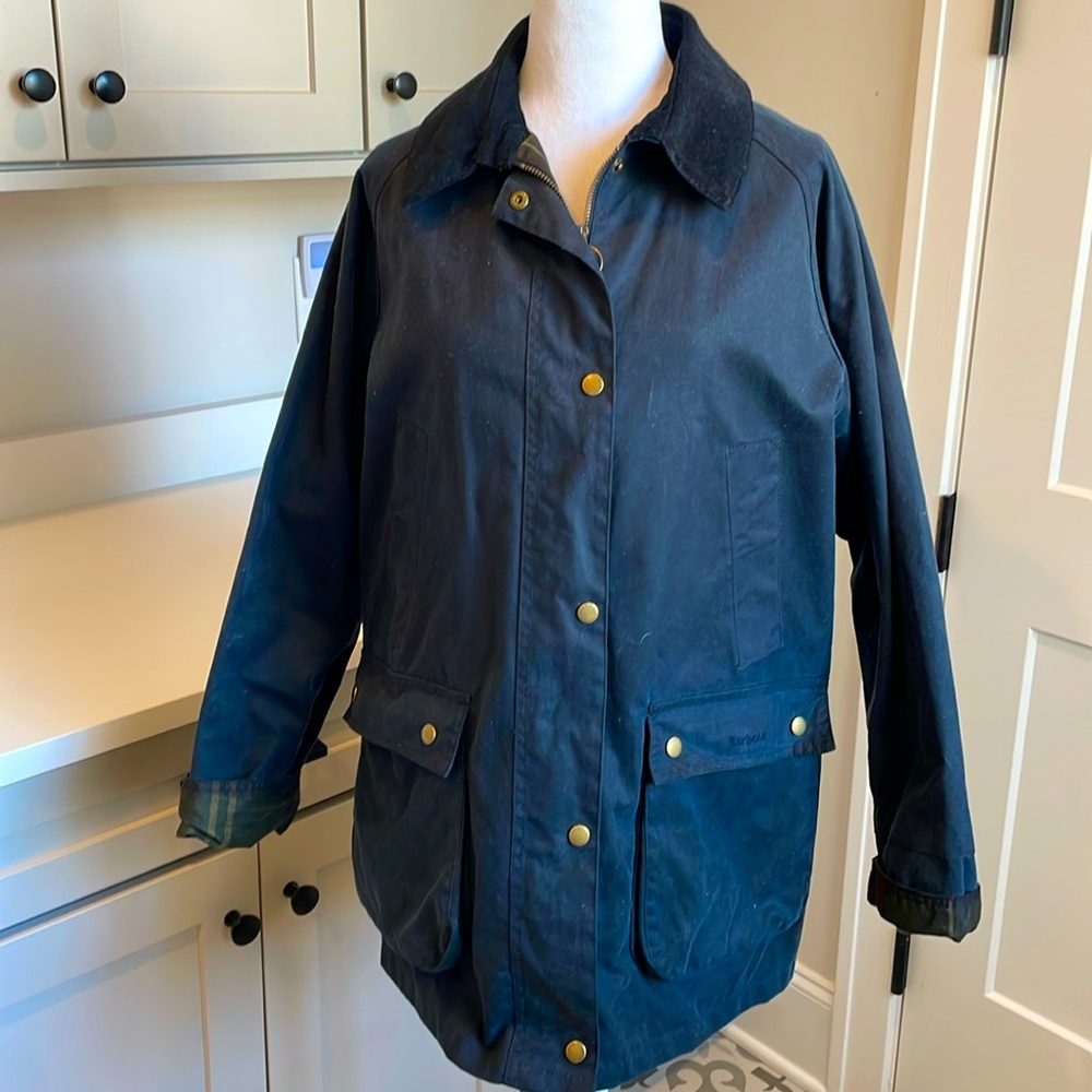 Classic Barbour Beadnell wax jacket in Navy
